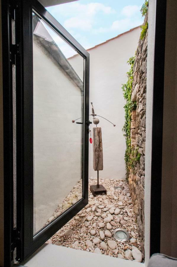 Les Yeux Bleus Bed & Breakfast *